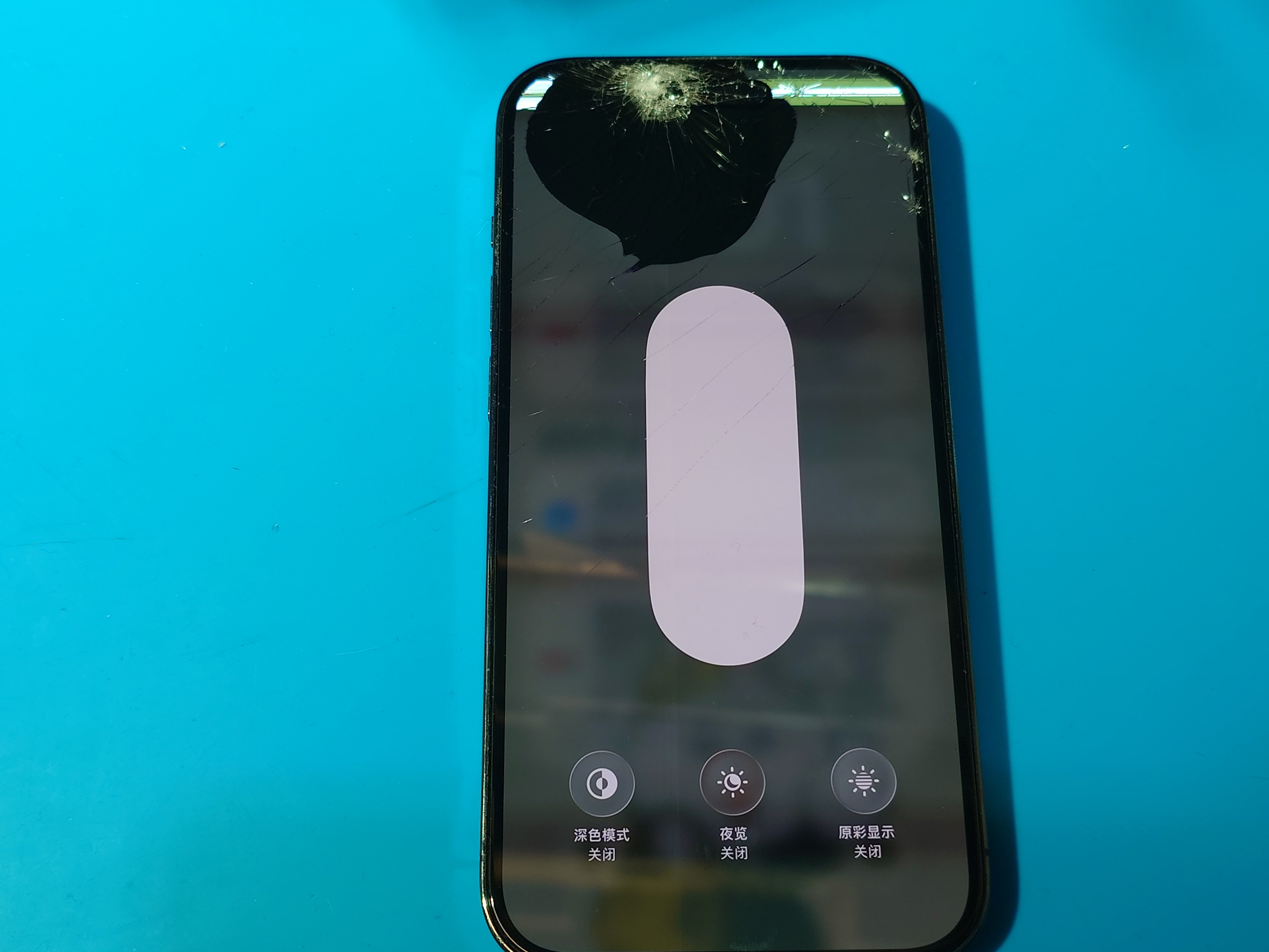 iPhone14Pro(アイフォン14プロ)フィルムを突き抜けた(；ﾟДﾟ)⁉【スマホ修理工房札幌店】